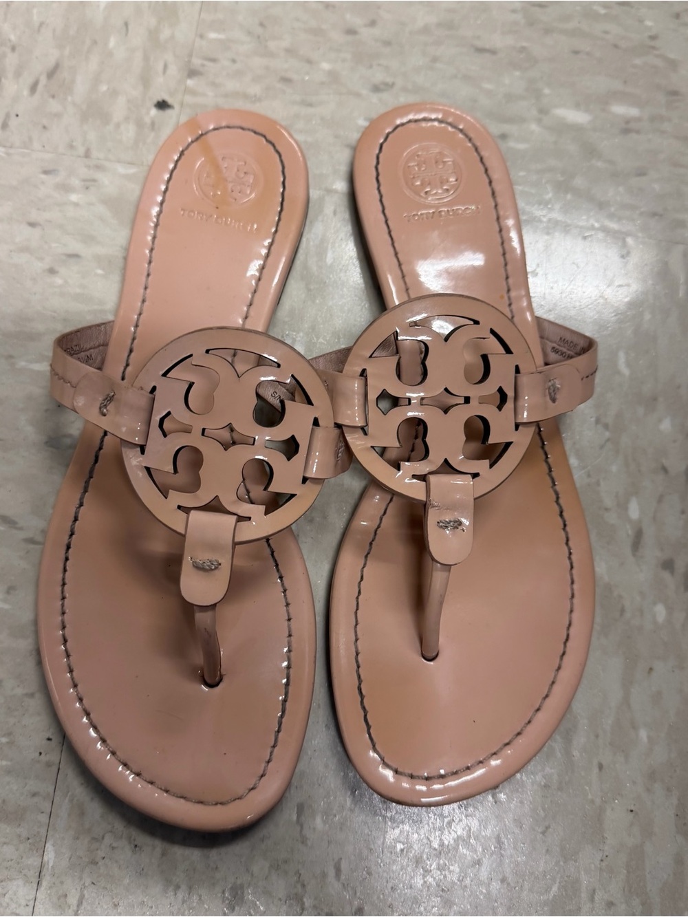Tory Burch Beige Logo Thong Flat Sandals Womens US 8.5 M Slip-On